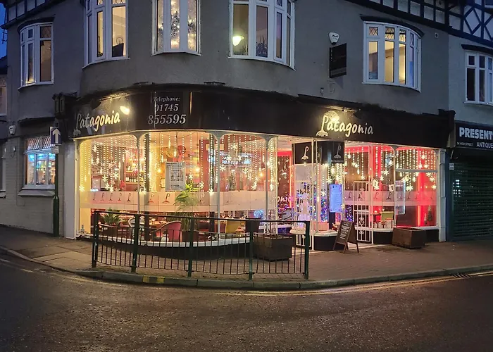 Vale View Apartment, Prestatyn, North Wales - A Smart And Stylish, Dog-Friendly Holiday Let Just A 5 Min Walk To Beach & Town!