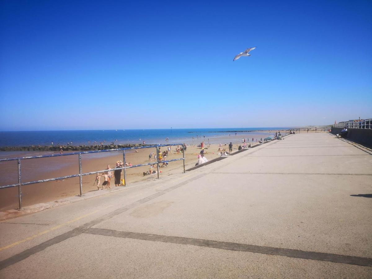Vale View Apartment, Prestatyn, North Wales - A Smart And Stylish, Dog-friendly Let Just A 5 Min Walk To & Town! Apartment