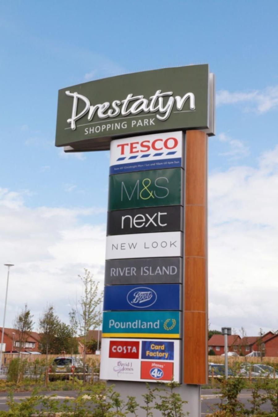 Vale View Apartment, Prestatyn, North Wales - A Smart And Stylish, Dog-friendly Let Just A 5 Min Walk To & Town! *