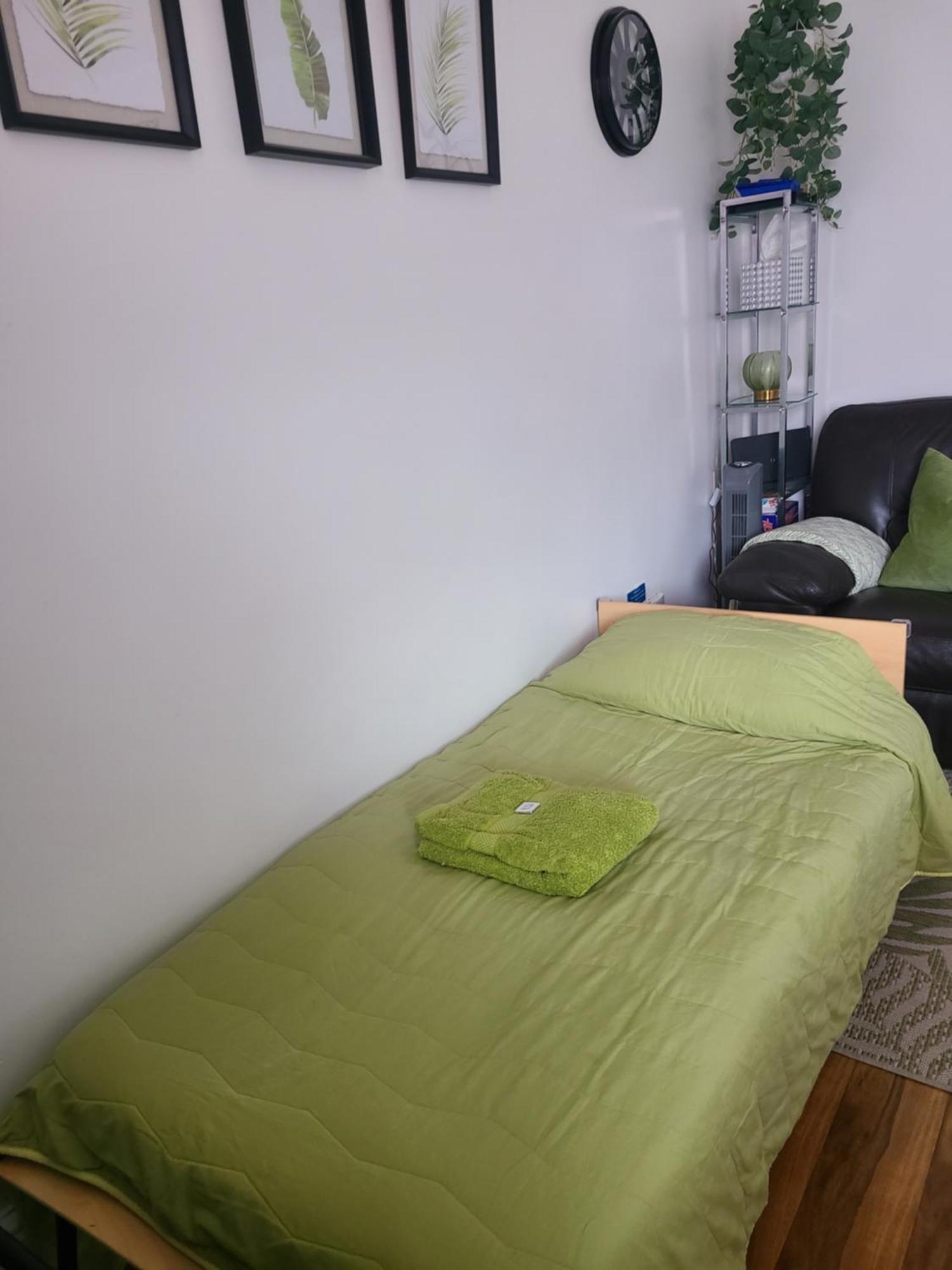 Vale View: Stylish Dog-friendly Near Apartment