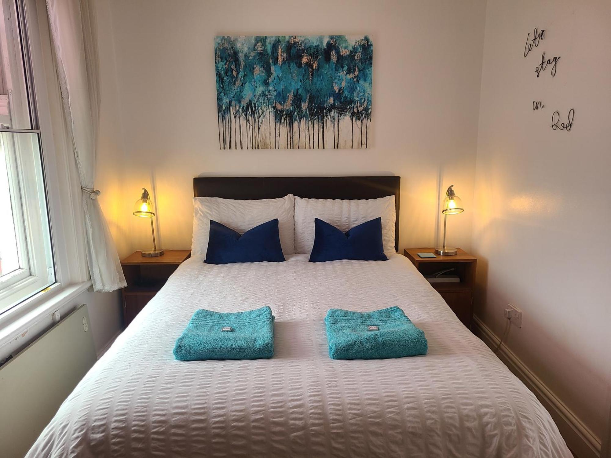 Vale View: Stylish Dog-friendly Near Apartment *